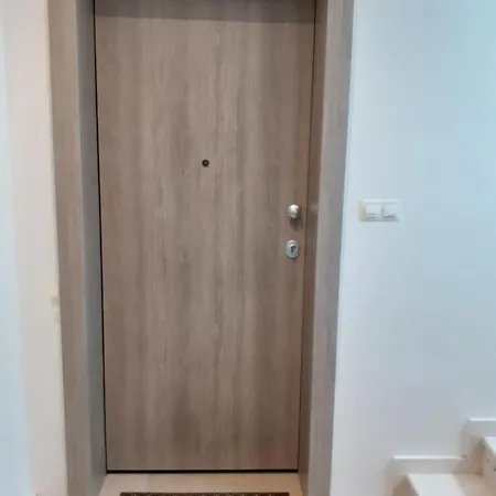 Daire Under The Rocks Kalampáka