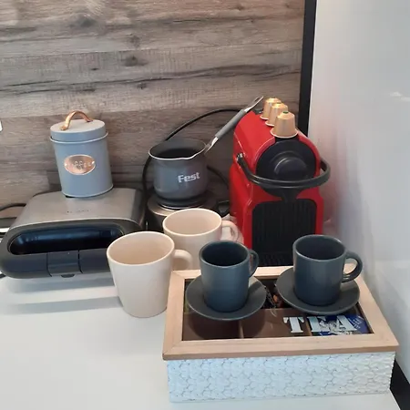 Daire Under The Rocks *