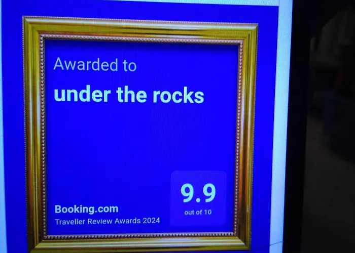 Under The Rocks アパート *