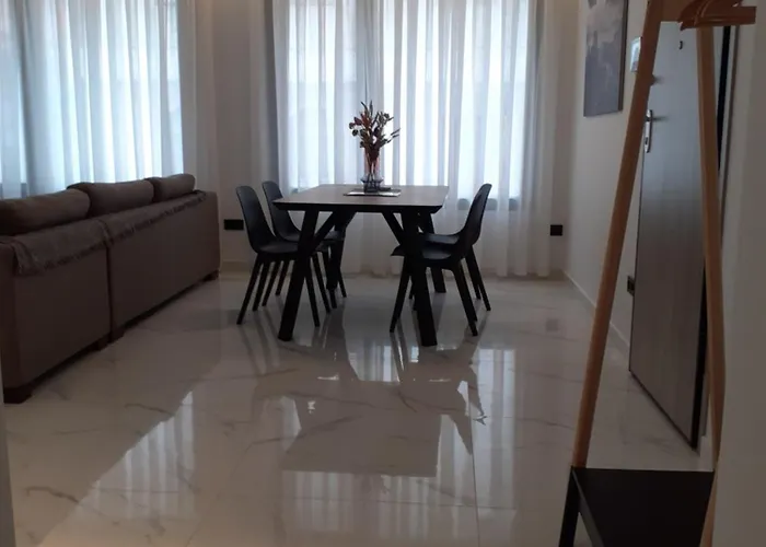 Under The Rocks アパート *